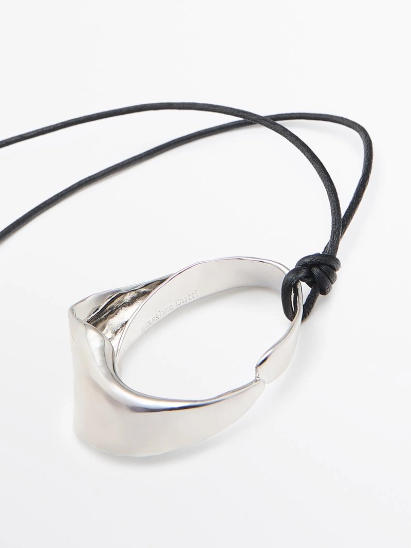 Кожаное ожерелье с неправильным подвеской