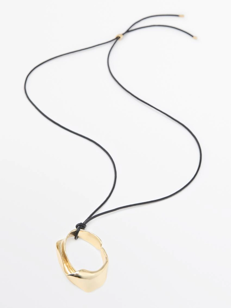 Кожаное ожерелье с неровным кулоном
