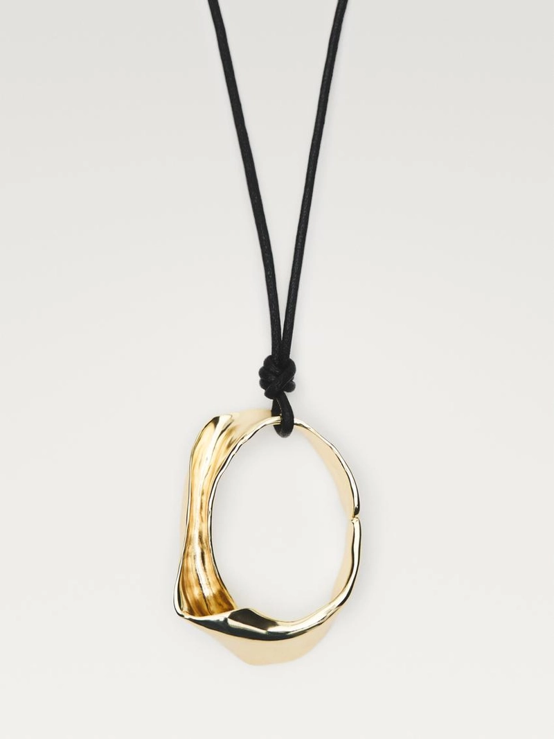 Кожаное ожерелье с неровным кулоном
