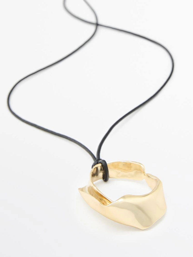 Кожаное ожерелье с неровным кулоном