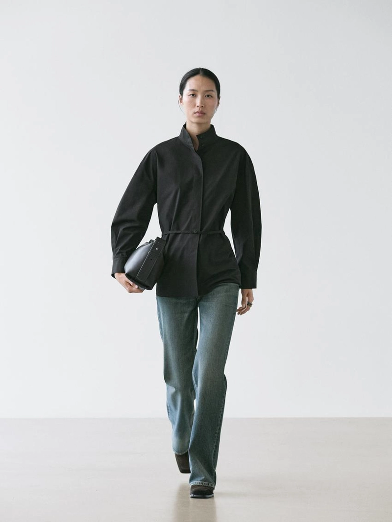 Рубашка с высоким воротником и деталями ленты