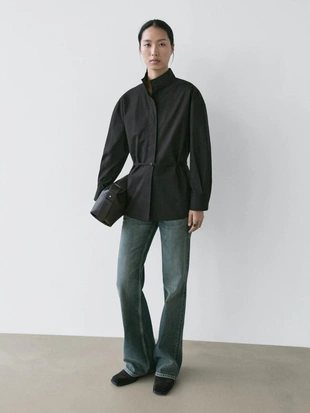 Рубашка с высоким воротником и деталями ленты- Заказать в России