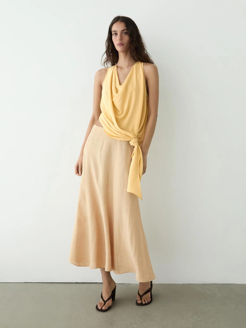 Расклешенная юбка с плавными линиями