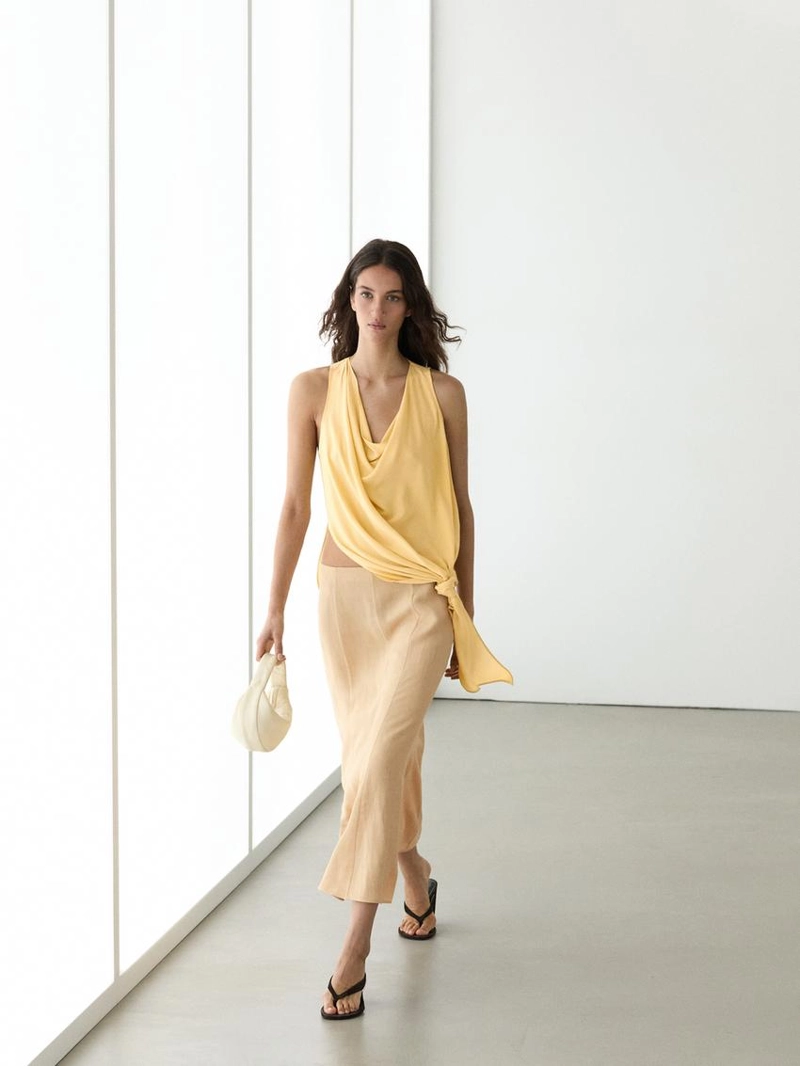 Расклешенная юбка с плавными линиями