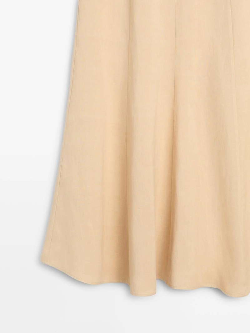 Расклешенная юбка с плавными линиями