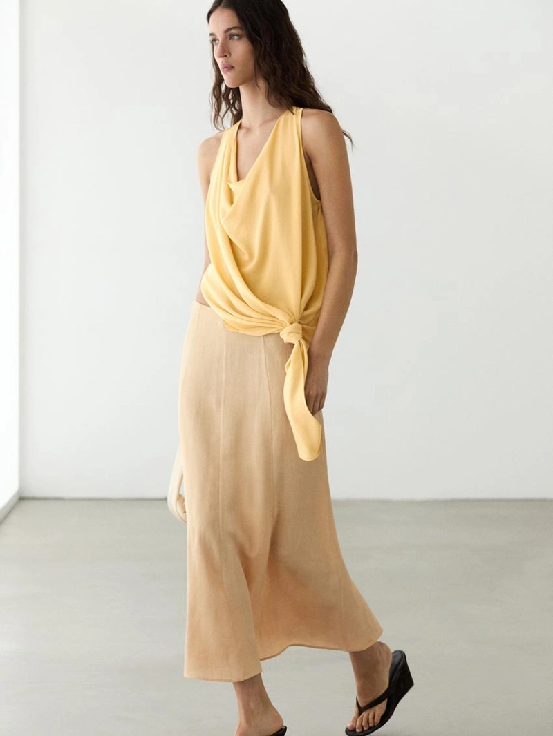 Расклешенная юбка с плавными линиями