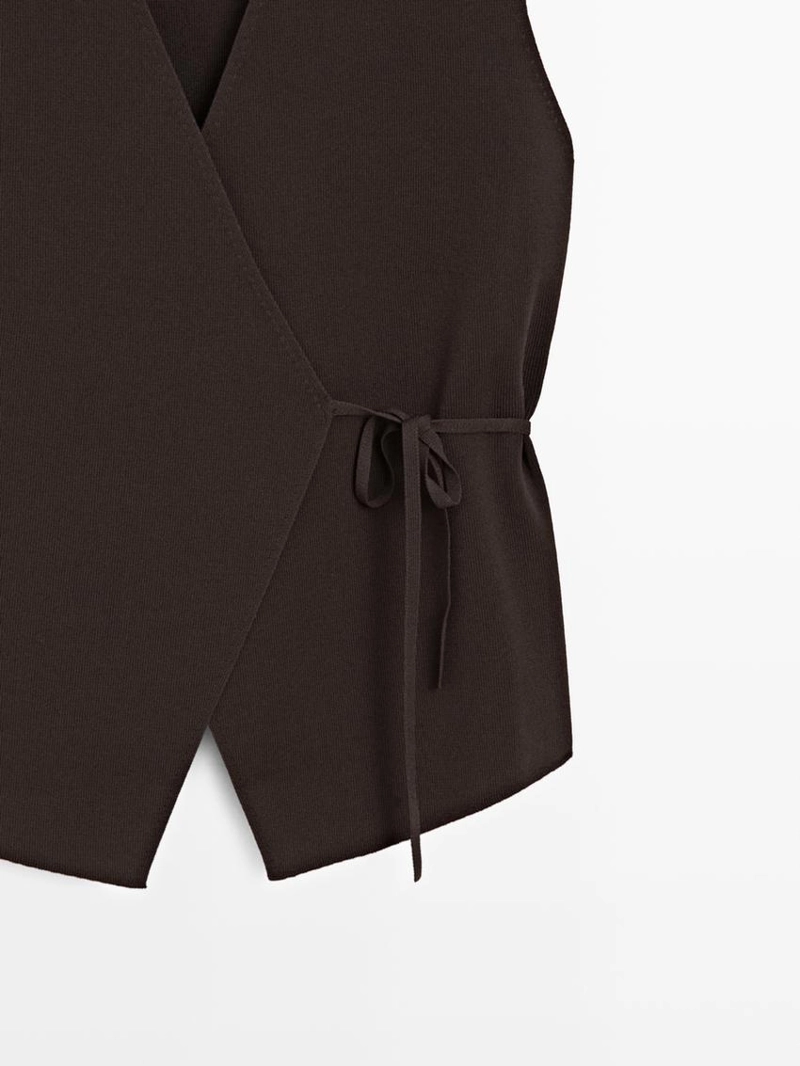 Жилет вязаный с завязками