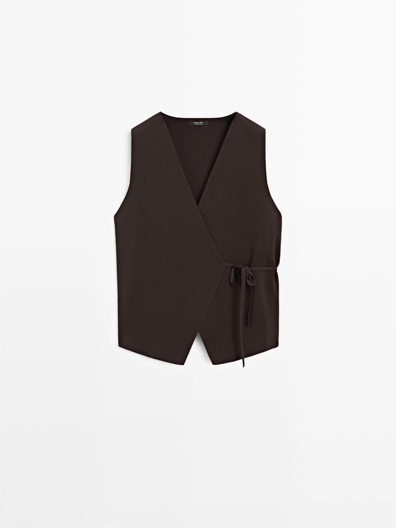 Жилет вязаный с завязками