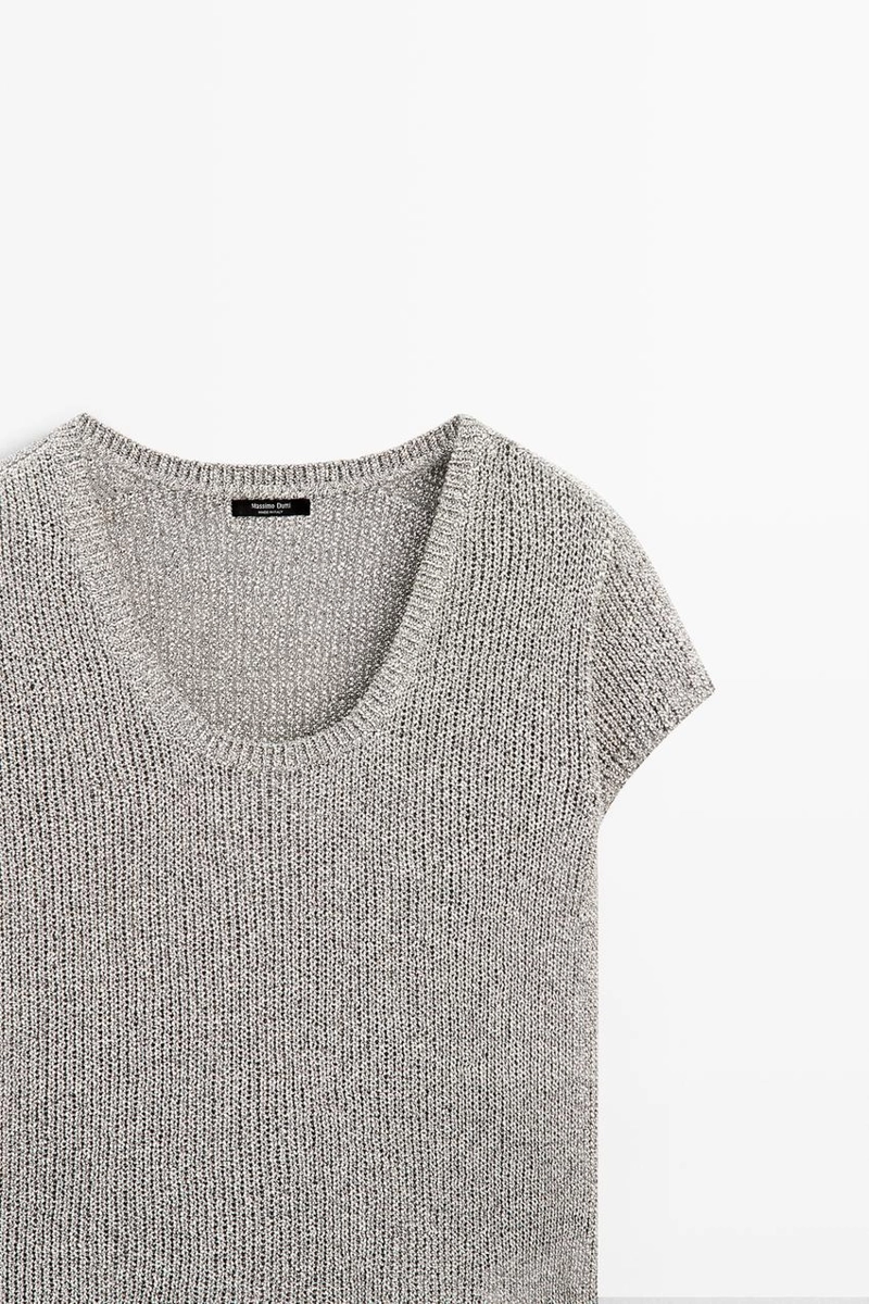 Трикотажный свитер с коротким рукавом и деталями из нитей