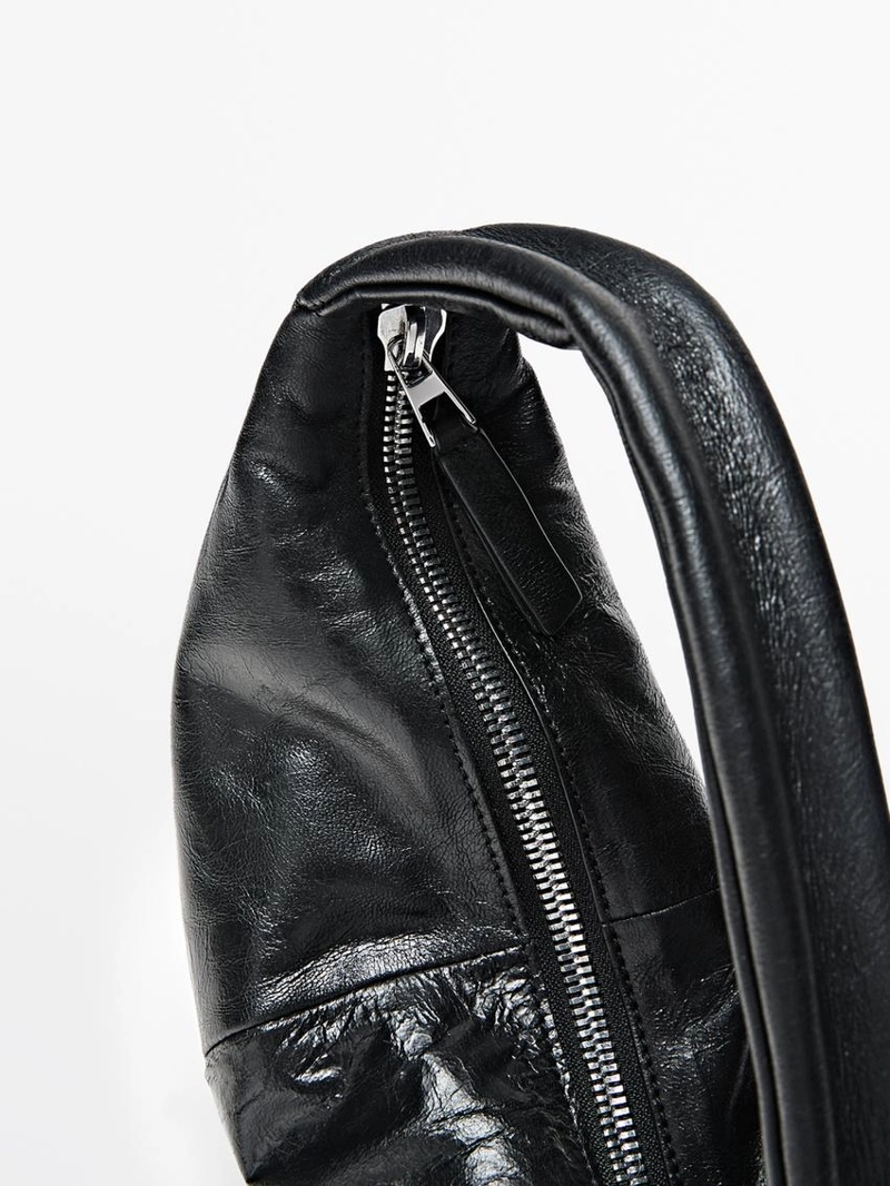 Сумка мини-полумесяц из кожи нубука