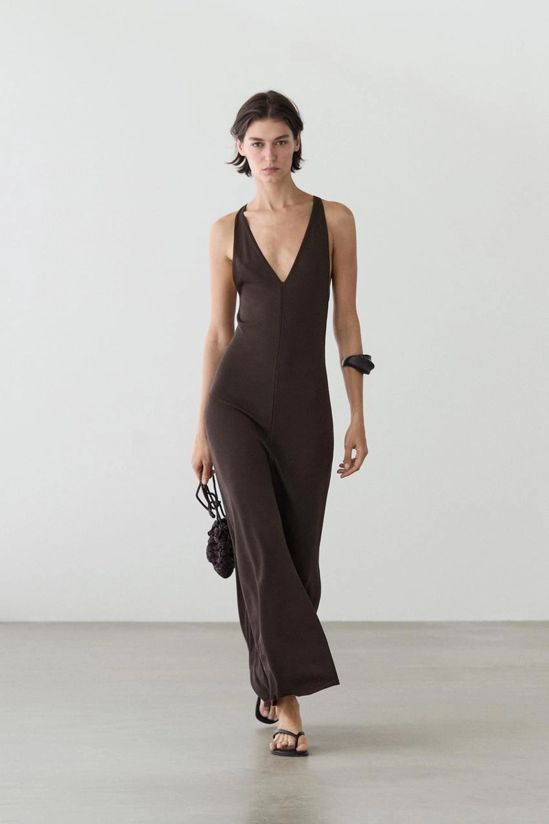 Платье миди с расклешенным v-образным вырезом