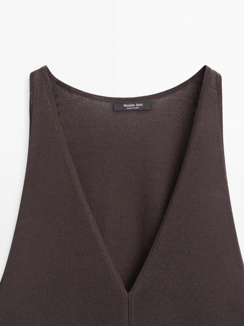 Платье миди с расклешенным v-образным вырезом