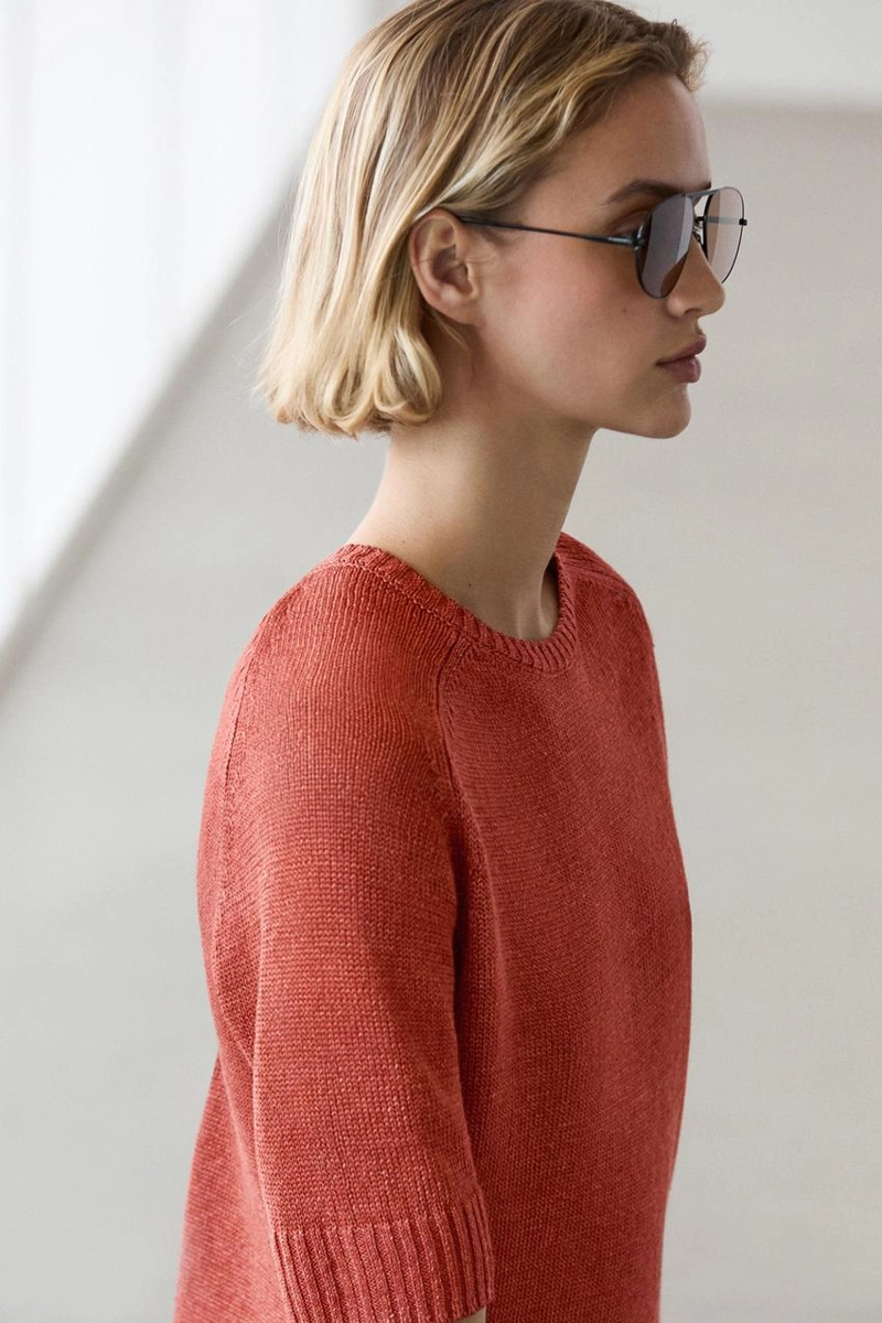 Пуловер с короткими рукавами из льняной пряжи