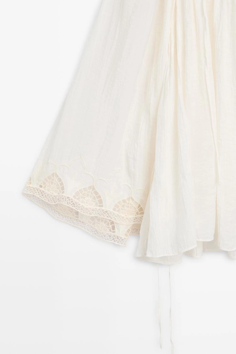 Вышитая блузка в полупрозрачной ткани