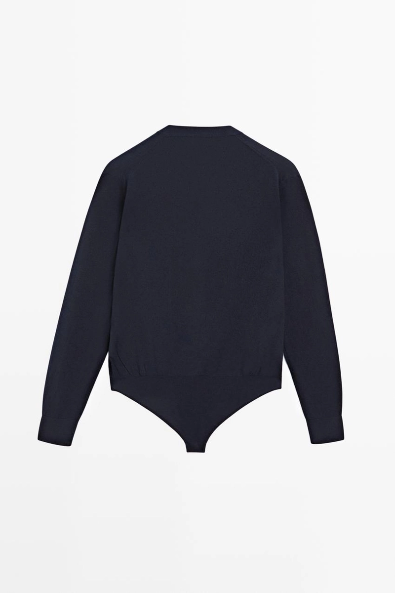 Боди из шелкового смесового материала и брюки из льняного смесового материала