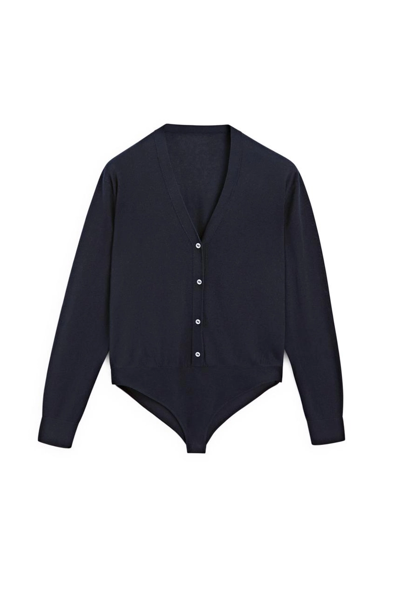 Боди из шелкового смесового материала и брюки из льняного смесового материала