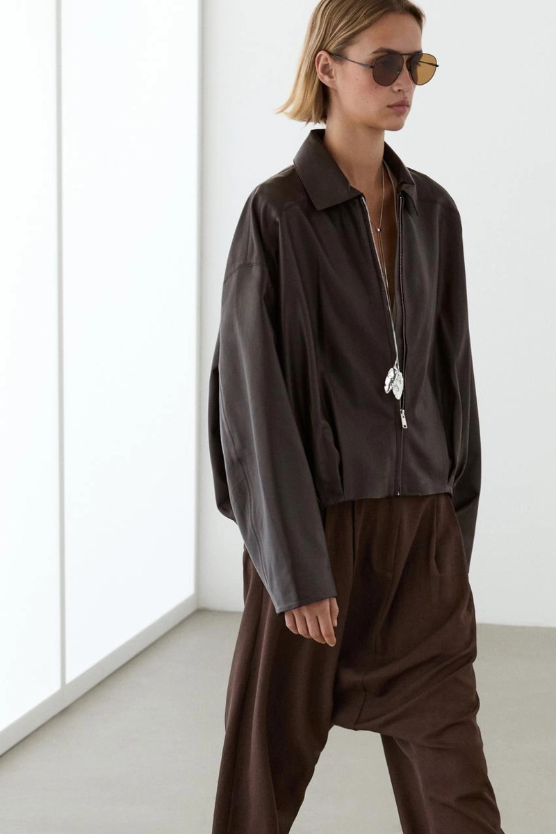 Куртка из мягкой кожи с плиссировкой