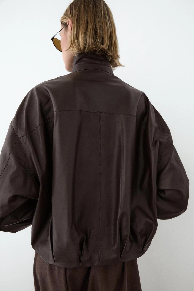 Куртка из мягкой кожи с плиссировкой