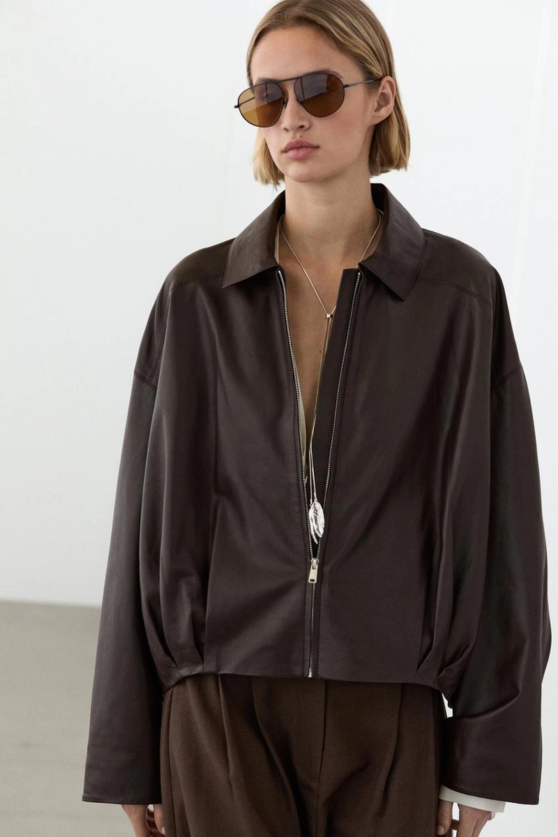 Куртка из мягкой кожи с плиссировкой