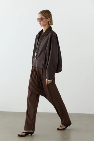 Куртка из мягкой кожи с плиссировкой- Заказать в России