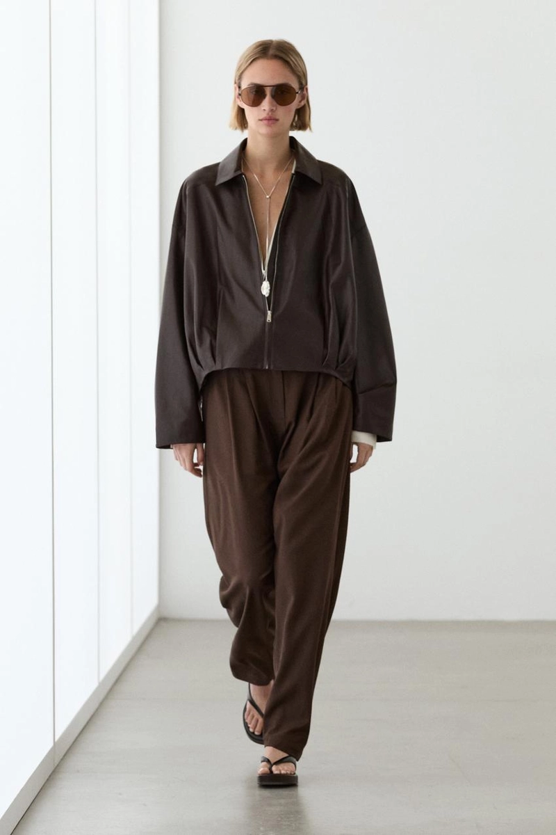 Куртка из мягкой кожи с плиссировкой