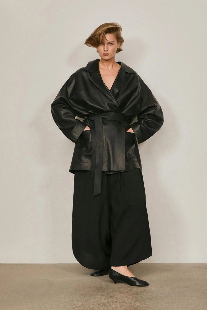 Длинная куртка из натуральной кожи нубук с поясом - лимитированная коллекция