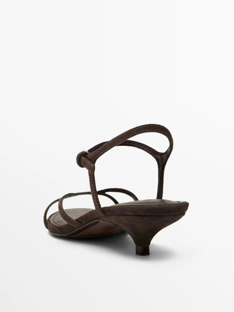 Кожаные босоножки с низким каблуком