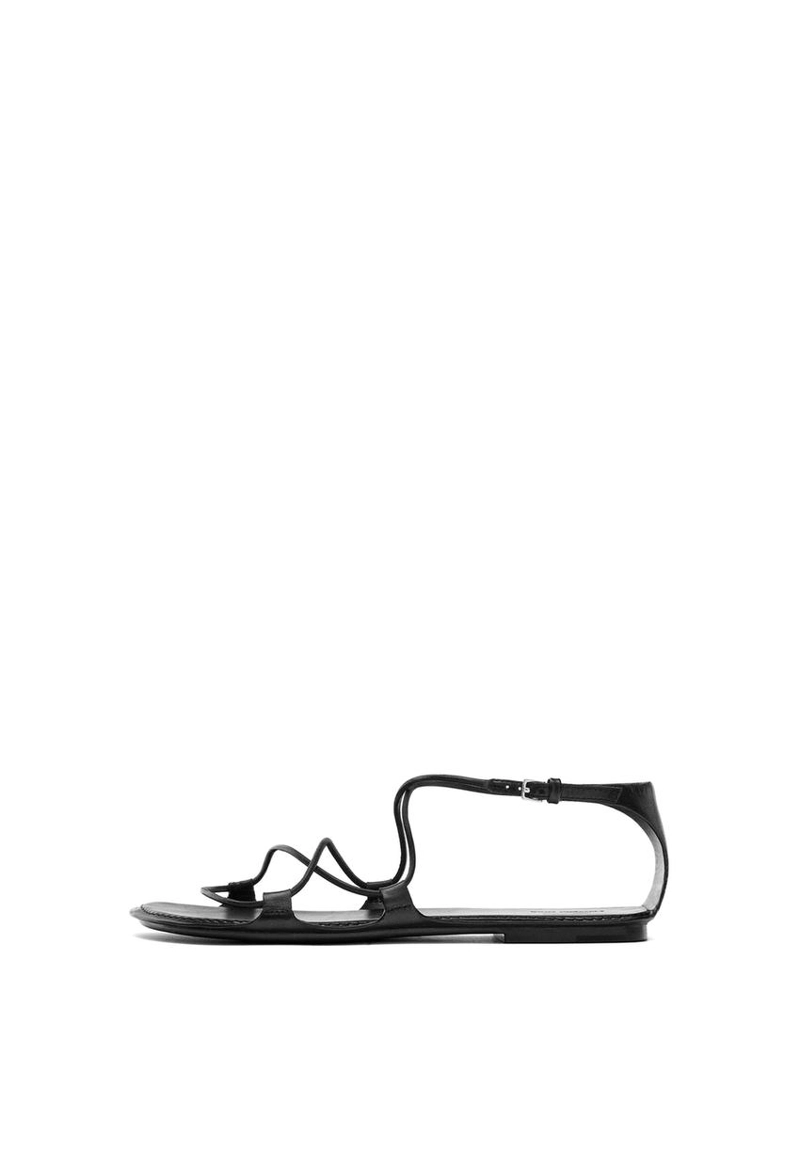 Сандалии на плоской подошве с ремешками