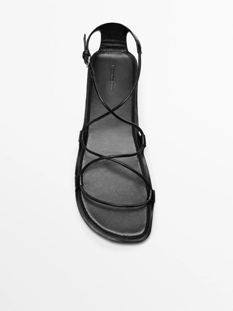 Сандалии на плоской подошве с ремешками