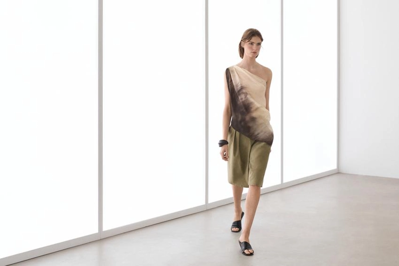 Асимметричный топ с драпировкой