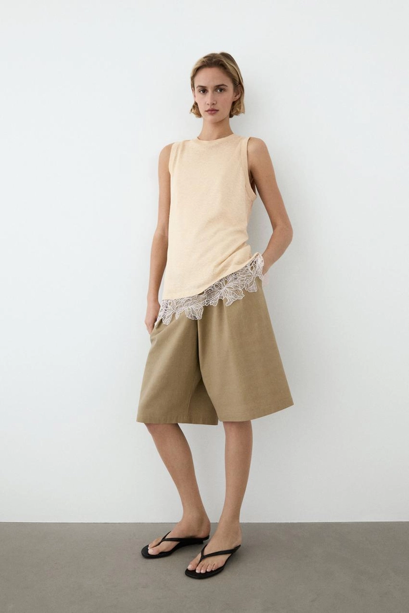 Топ без рукавов с кружевными деталями