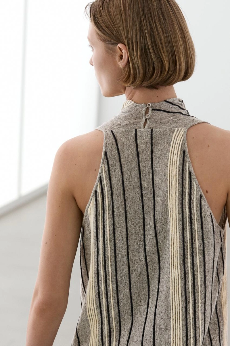 Топ из льняной смеси с драпировкой на горловине