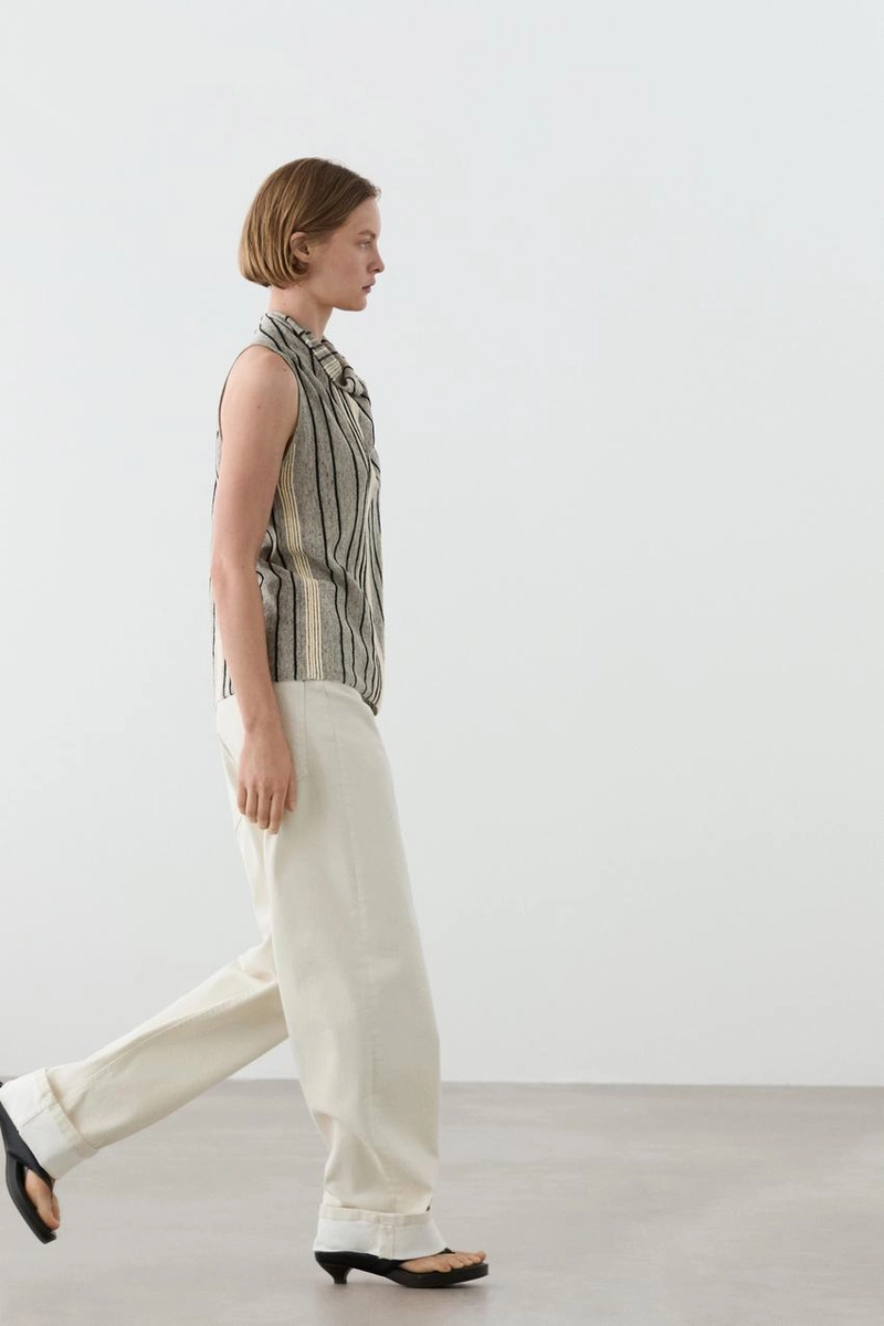 Топ из льняной смеси с драпировкой на горловине