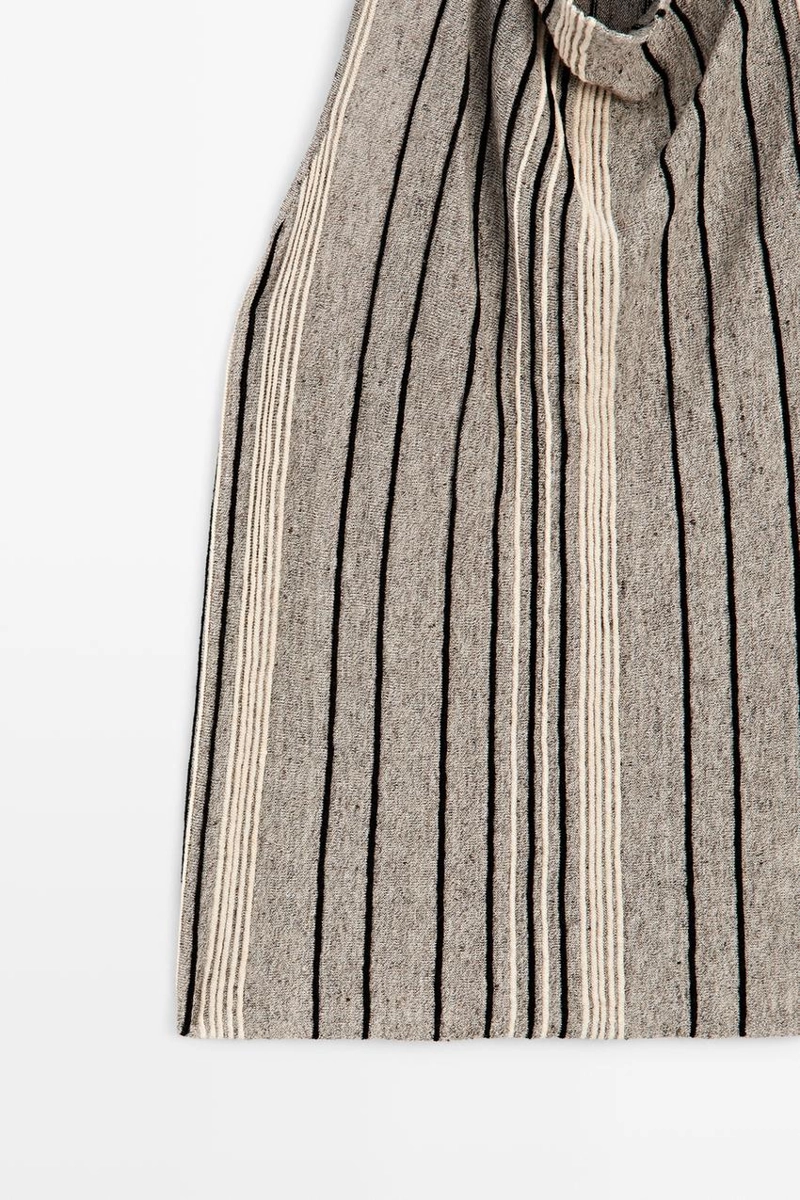 Топ из льняной смеси с драпировкой на горловине