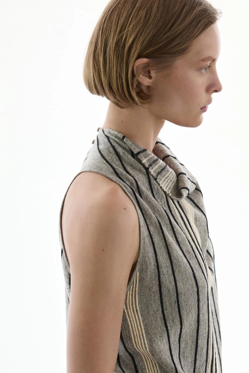 Топ из льняной смеси с драпировкой на горловине