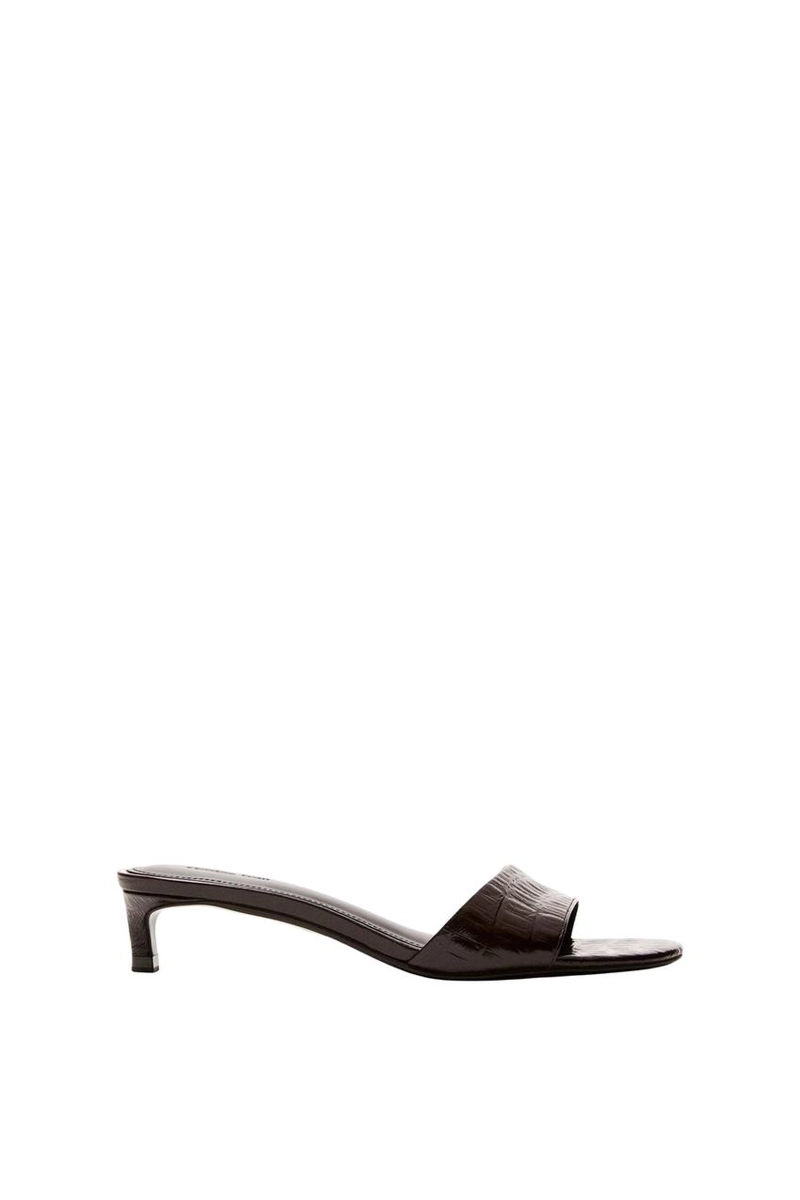 Босоножки на высоком каблуке из тисненой кожи