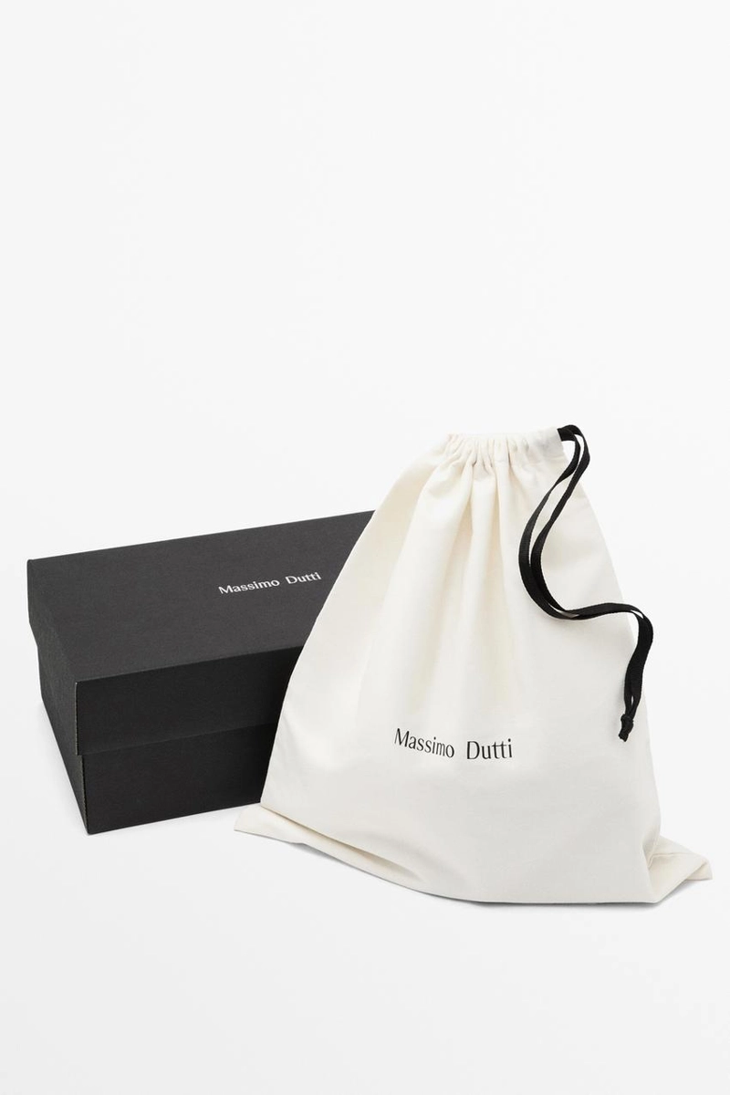 Босоножки на высоком каблуке из тисненой кожи