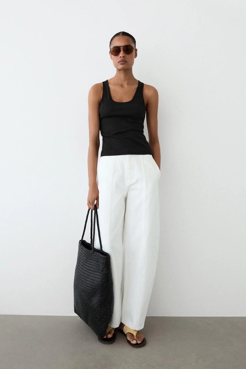 Топ с глубоким вырезом на бретельках