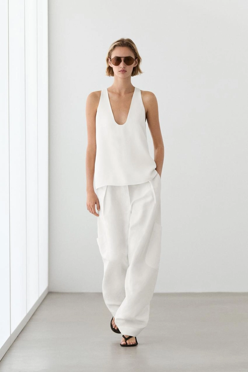 Топ с открытым v-образным вырезом flowing