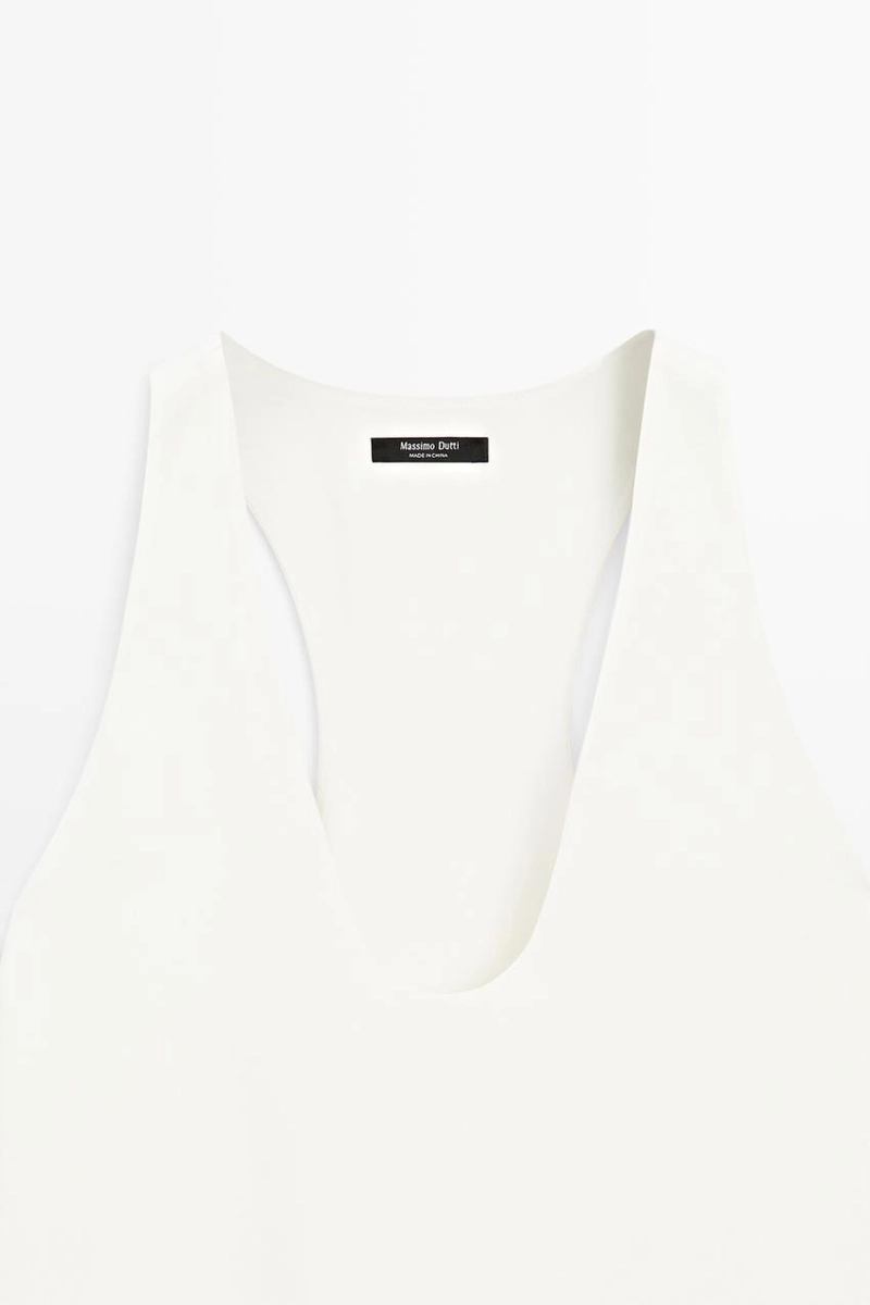 Топ с открытым v-образным вырезом flowing