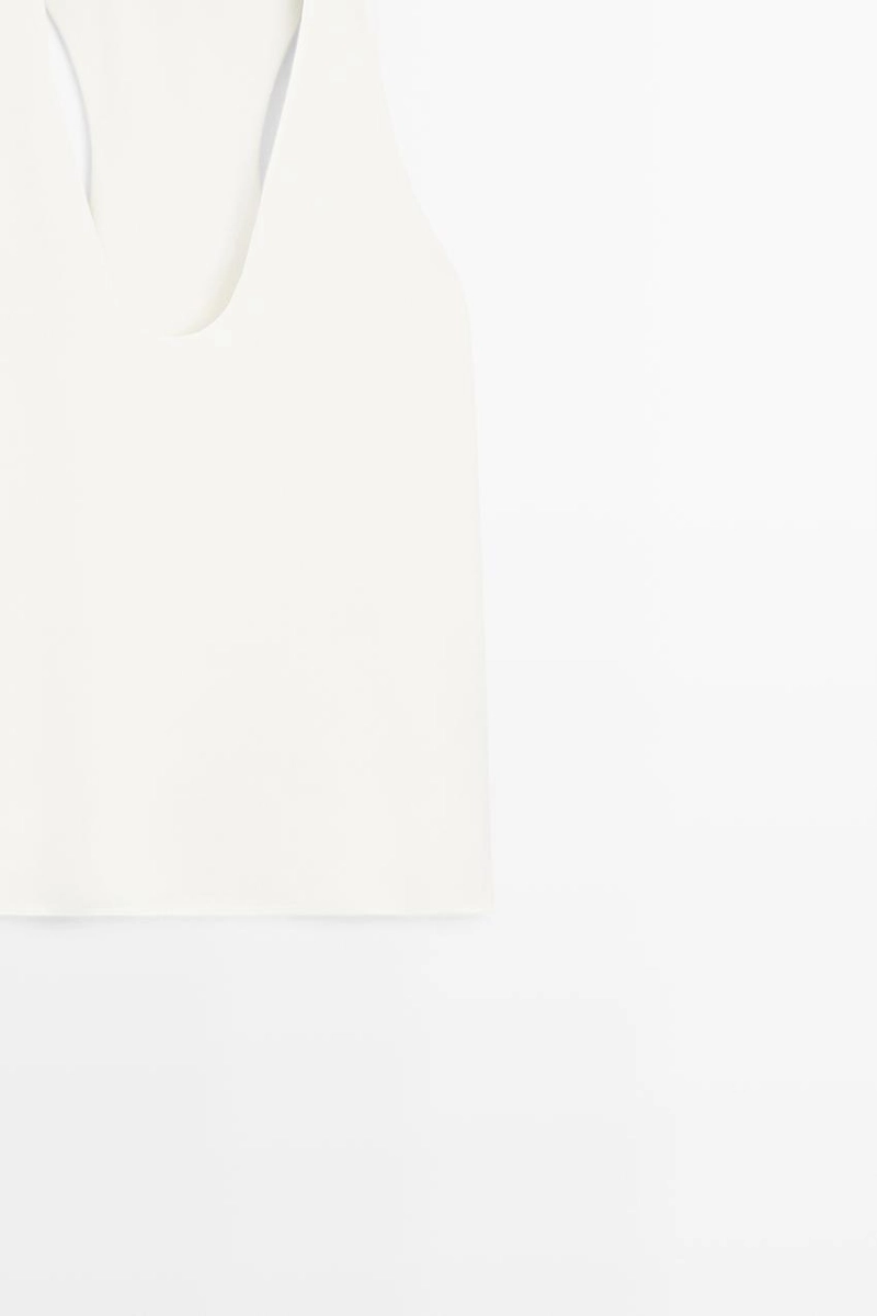 Топ с открытым v-образным вырезом flowing