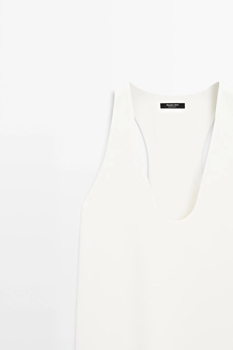 Топ с открытым v-образным вырезом flowing