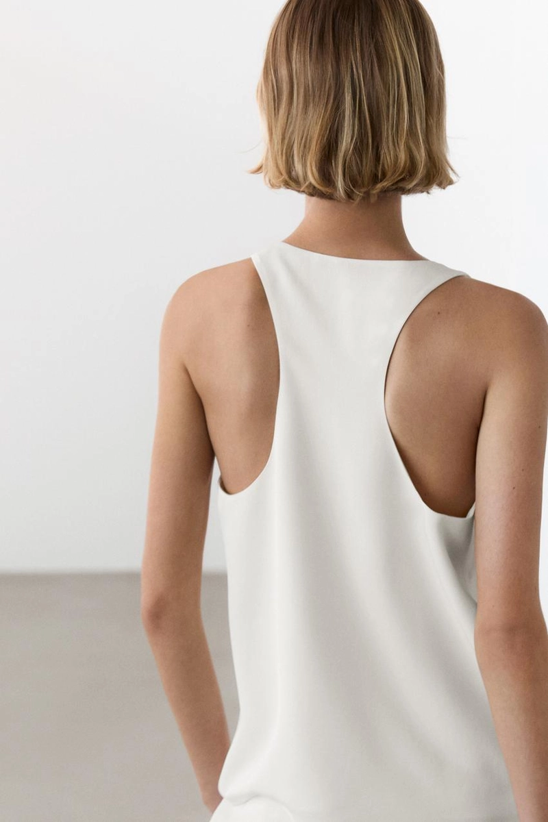 Топ с открытым v-образным вырезом flowing