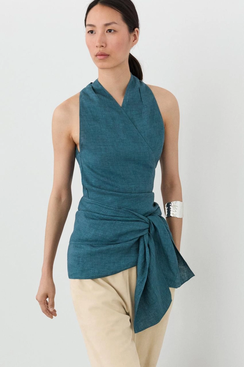 Топ из 100% льна с перекрестным воротником и деталью банта
