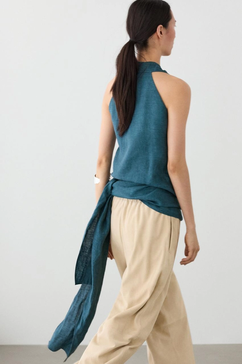 Топ из 100% льна с перекрестным воротником и деталью банта