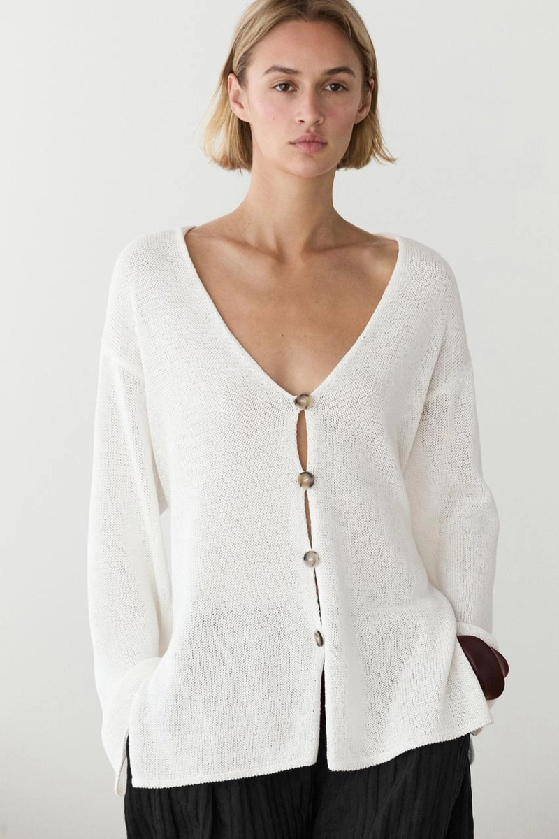 Длинный вязаный кардиган с v-образным вырезом