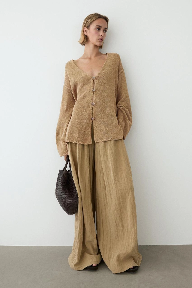 Длинный вязаный кардиган с v-образным вырезом