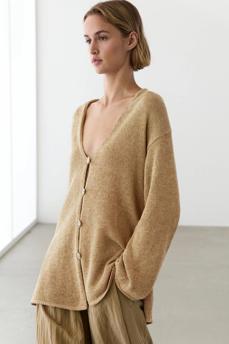 Длинный вязаный кардиган с v-образным вырезом