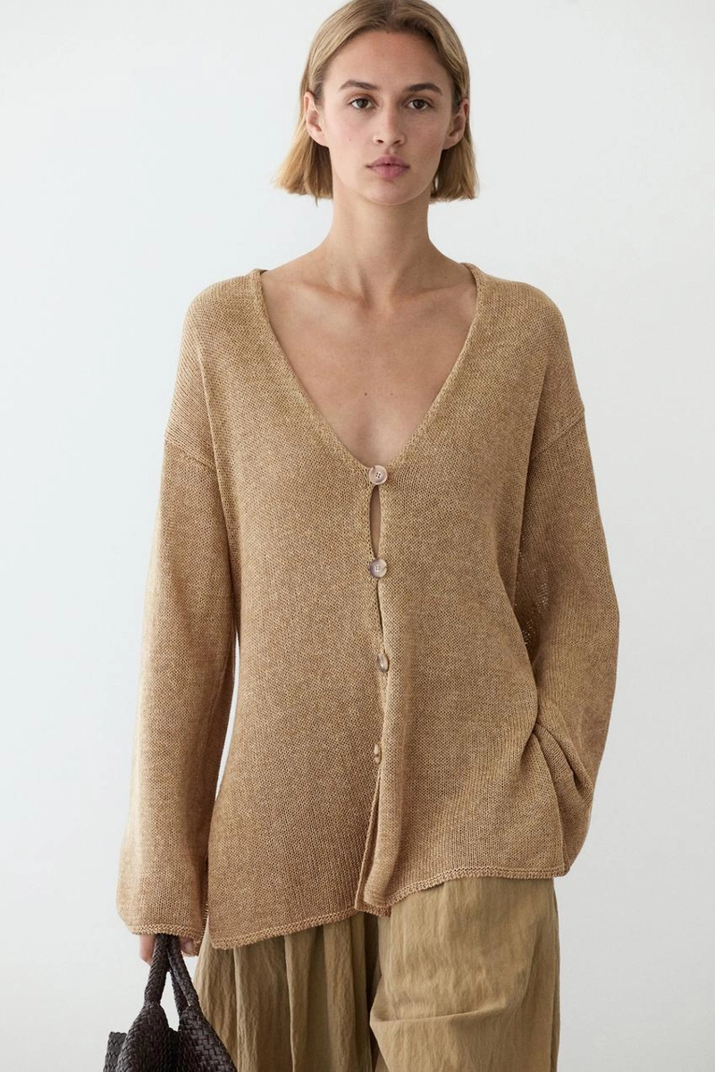 Длинный вязаный кардиган с v-образным вырезом