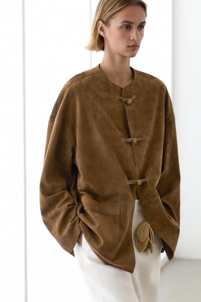 Замшевая куртка с воротником-стойкой